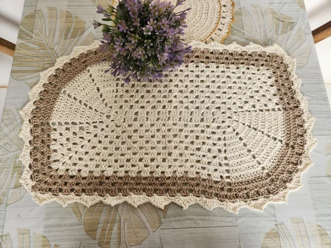 Tapete Crochê Folha 23x 14cm. Ideial para sua casa.