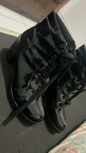 Vendo bota de verniz 