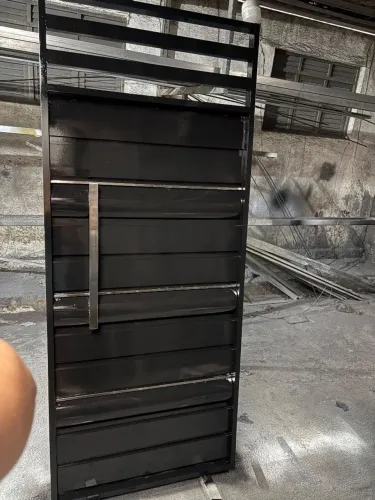 Portão em alumínio com inox