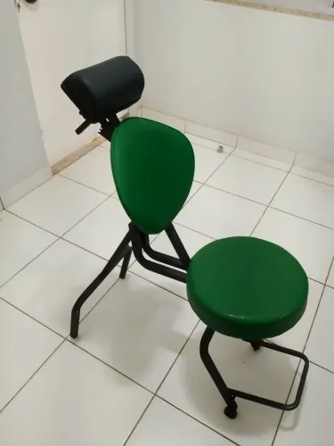 Cadeira Portátil de Massagem, estética e tatuagem.