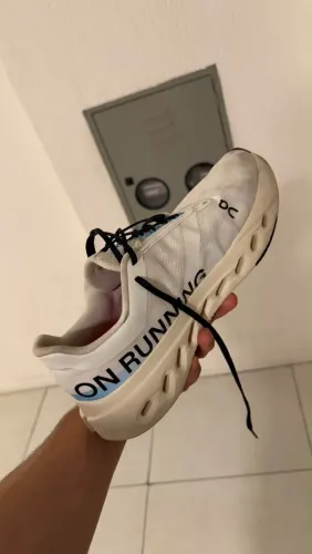 Tenis On Cloudsurfer next white tam 42 seminovo