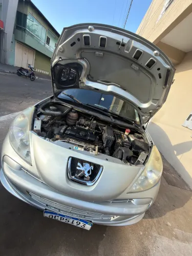 Peugeot 207 Sedan Passion XR 1.4 Flex 8V 4P 2012
