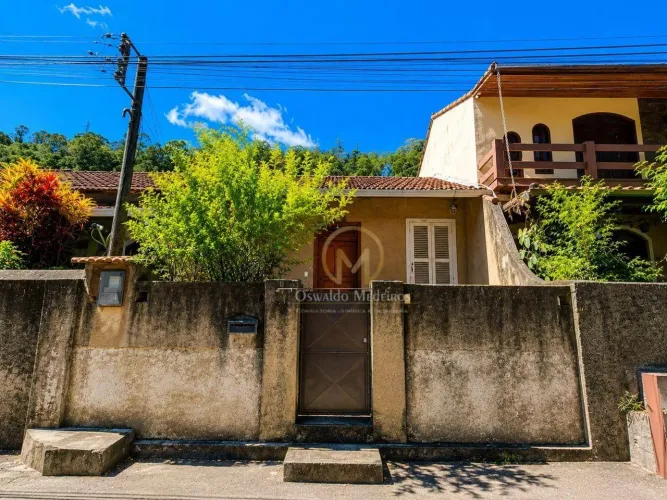 Casa com 3 dormitórios à venda, 74 m² por R$ 330.000,00 - Cascatinha - Petrópolis/RJ