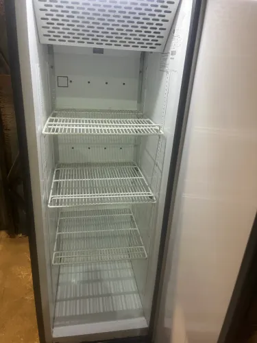 Cervejeira Metalfrio Slin 273 L funcionando perfeitamente confira 220 v !