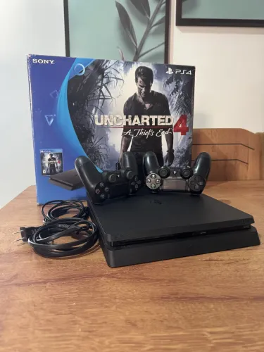Playstation 4 slim