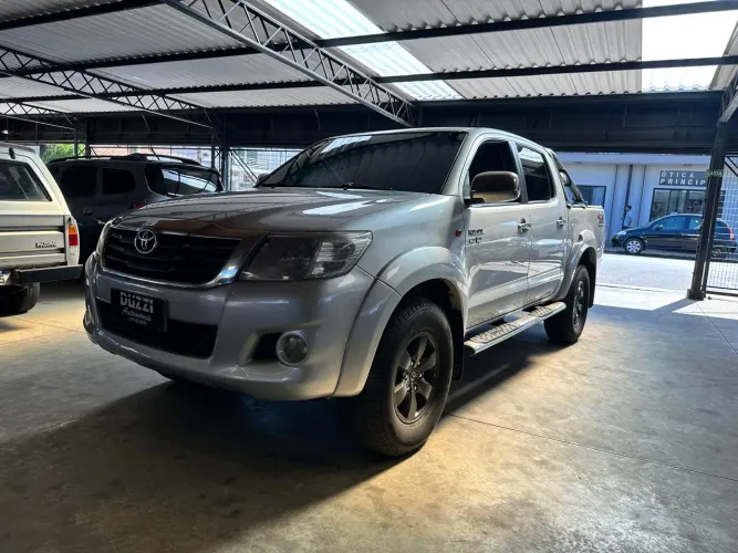 Toyota Hilux CD 4X4 2.7 16V Flex Mec. 2013