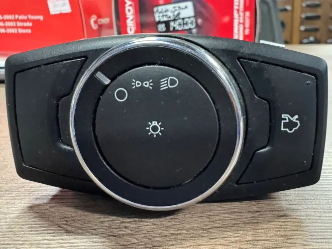 Botão novo do farol porta malas Ford ka na oferta só 25,00