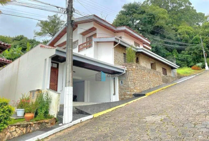Casa à Venda em Condomínio Fechado no Córrego Grande, Florianópolis !!