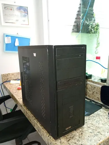 Pc para trabalho e jogos com qualidade baixa.