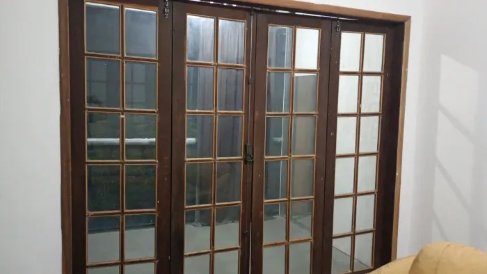 Vendo porta balcão madeira Massaranduba 2,40x 2, 20mts 