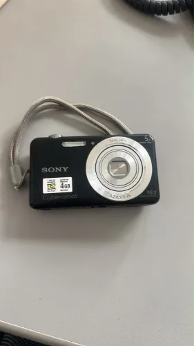 Cofre, bebedouro, mesa de escritório, câmeras sony
