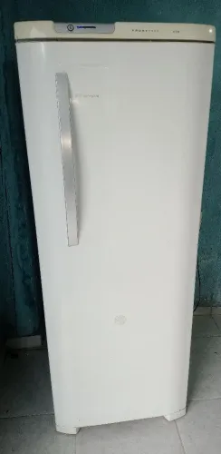Vendo geladeira frosfre Eletrolux 323 litros