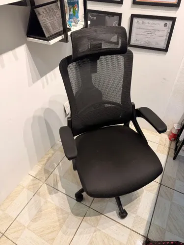 Cadeira com suporte para pescoço e dorsal
