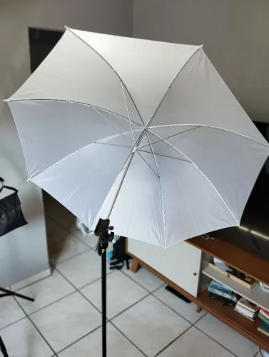 Sombrinha Difusora Greika 101cm + Sombrinha Rebatedora Prata 84cm + Tripé **FOTOGRAFIA**