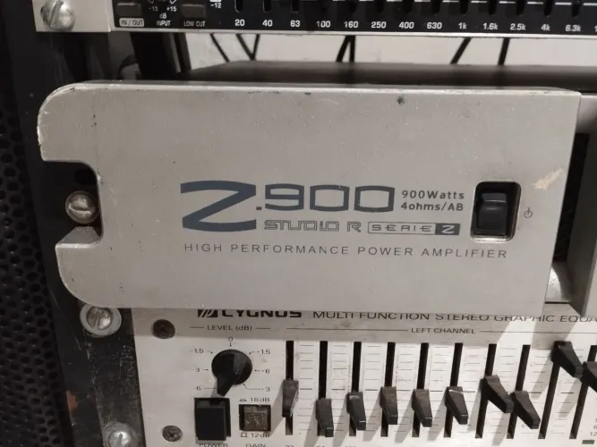 Amplificador Studio R Z900