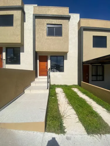 Sobrado duplex com 02 dormitórios em Farroupilha