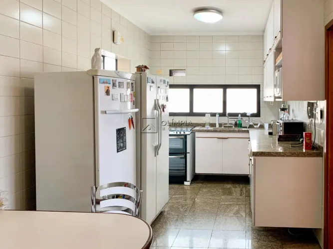 Aluguel Apartamento 3 Dormitórios - 154 m² Moema