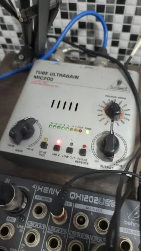 Pre amplificador valvulado Behringer