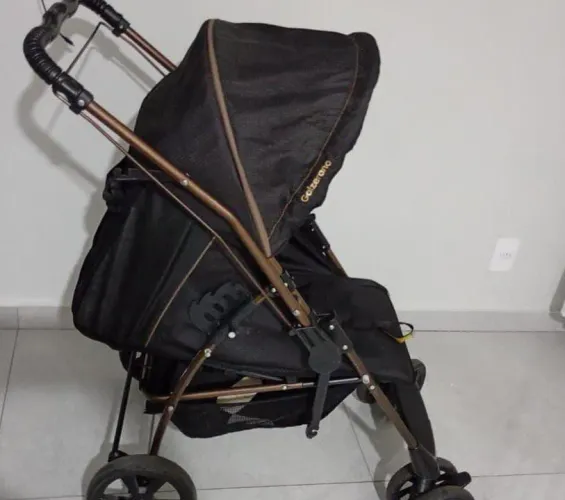 carrinho de bebê Galzerano semi novo foi usado só uma criança 