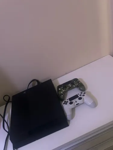 PS4 FAT 1TB 4 Jogos