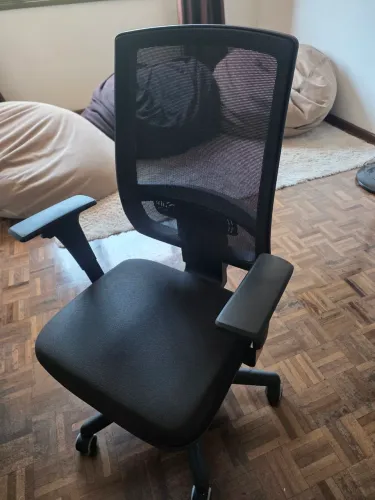 Cadeira de escritório preta flex