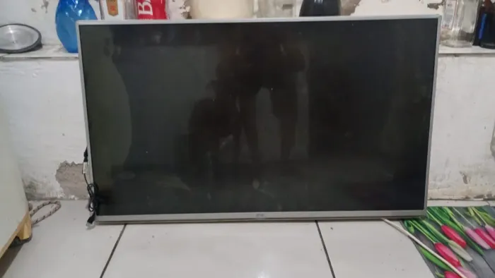 Tv LG smart 42 polegadas com tela trincada 