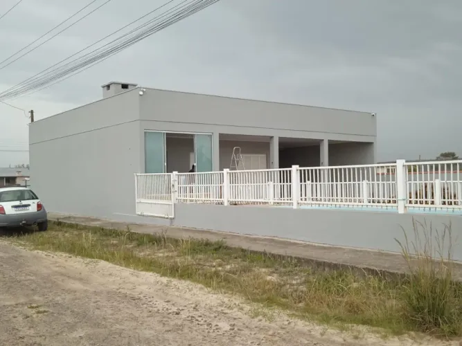 Casa com piscina 140m2 Praia Nova Torres esquina 2 quadra do mar