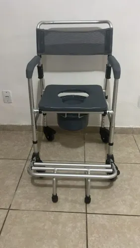 Cadeira de banho toda em alumínio, semi nova 135 kg