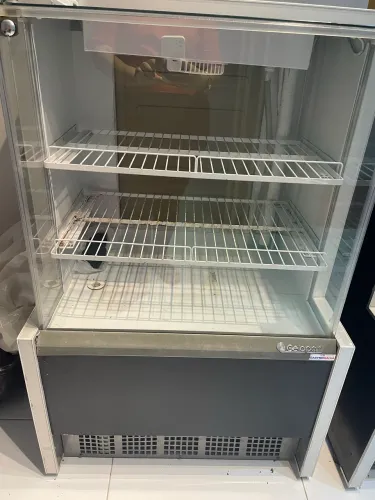 Vendo frezer gelo par quente e frio .