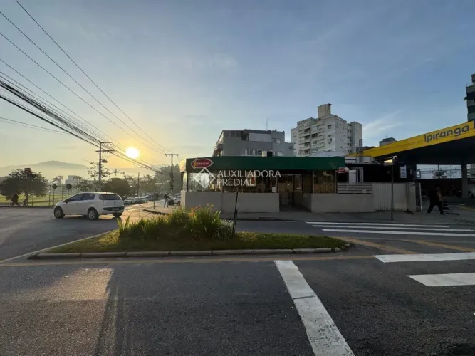 Terreno no coração da Trindade