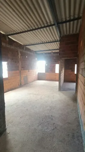 Casa em construção com 3 quartos e terreno de 240 m² na Vendinha GO