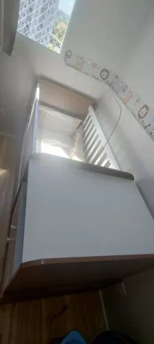 Berço com Cômoda junto que vira Cama