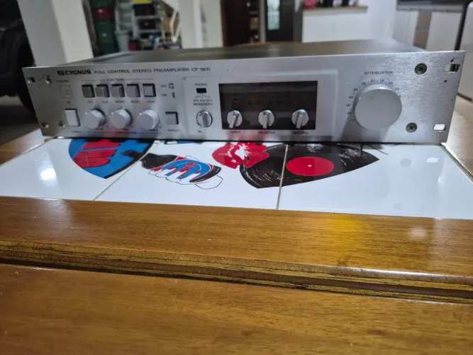 Pre Amplificador Cygnus CP1800 