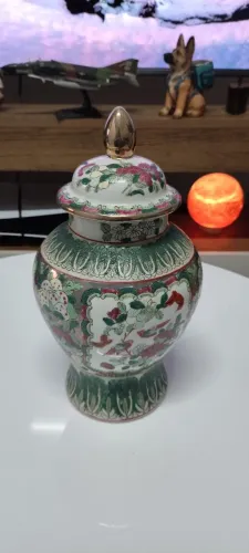 Vaso chinês de porcelana mede 30 cm altura 