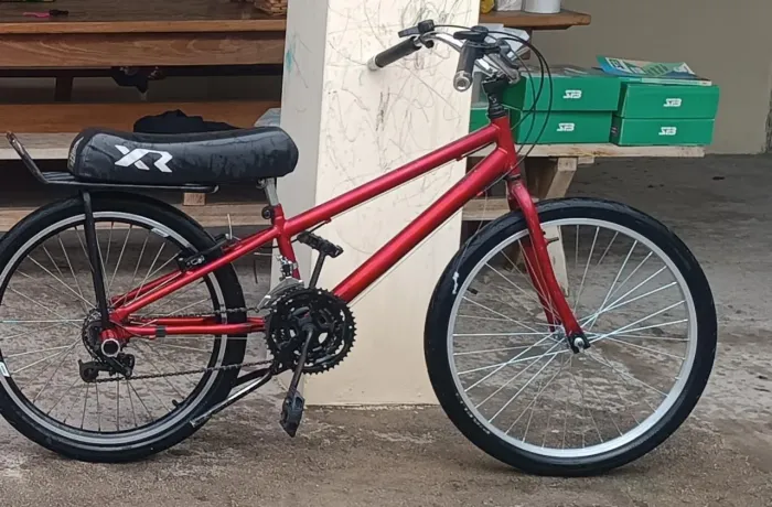 Vendo uma bicicleta por 400 reais