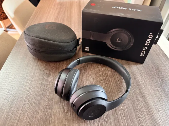 Vendo fone Beats Solo em ótimo estado, pouquíssimo usado!!