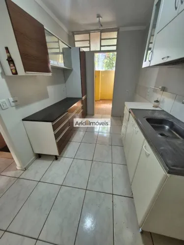 Casa com 3 dormitórios para alugar, 100 m² por R$ 3.060/mês - Condomínio Residencial Jardi