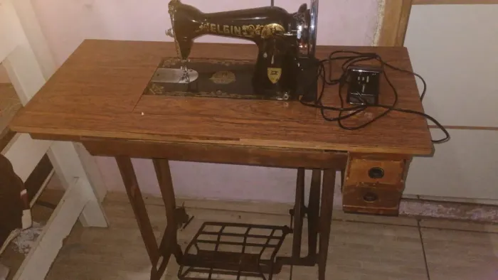 Vendo máquina de costura completa 