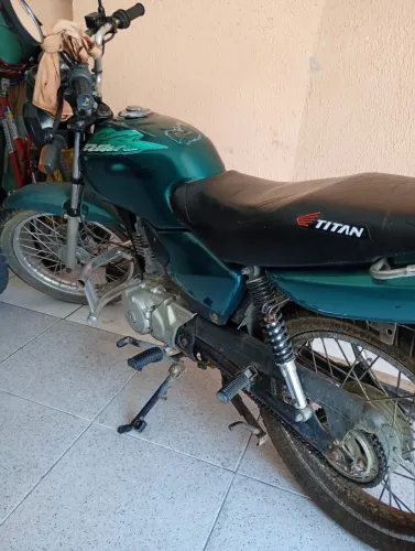 Moto excelente de uso particular, excelente para o dia a dia, no ponto de transferir .