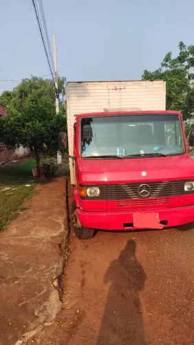 Vendo MB 710 Plus 2010/2011. Baú com 5,40 Mts de comprimento.