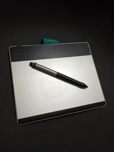 Mesa Digitalizadora Wacom Intuos Pen & Touch Small, modelo CTH-480/S
