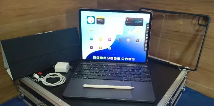 Apple iPad Pro 6th Gen M2 12,9" 256gb - R$6000,00