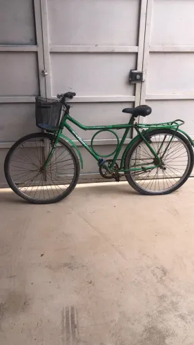 Vendo essa bicicleta,para quem queira dar uma arrumada nela