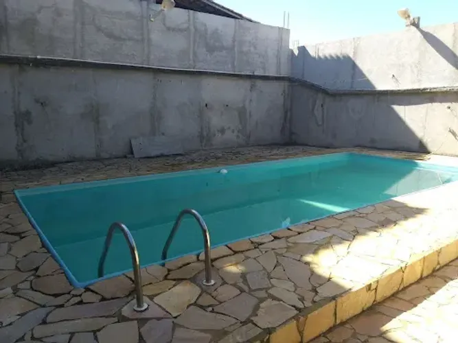 CASA COM PISCINA A VENDA EM PRAIA SECA/ARARUAMA-RJ.