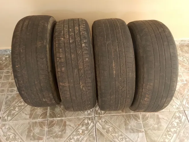 Vendo 4 pneus em boa condições