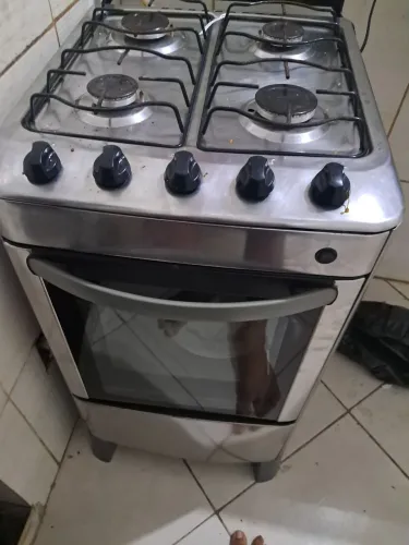 Fogão de 4 bocas, em excelente estado de uso. Elmaltec e elétrico, aceito ofertas