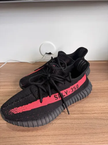 Tênis Adidas Yeezy Boost 350 V2