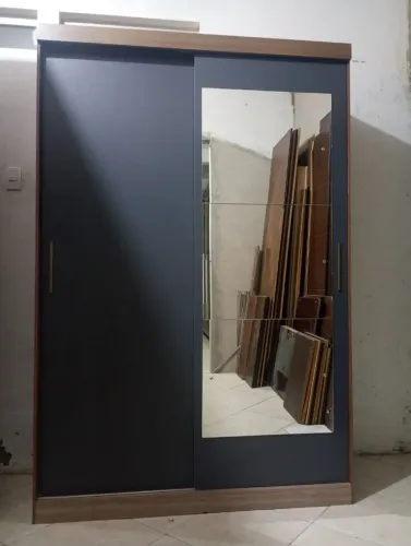 Vendo guarda-roupa seminovo no valor de 750 com entrega e montagem