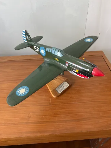 Vendo avião Curtiss KittyHawk da marca Breitling de relogiossuicos de luxo! 