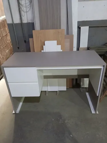 Uma mesa para estudar